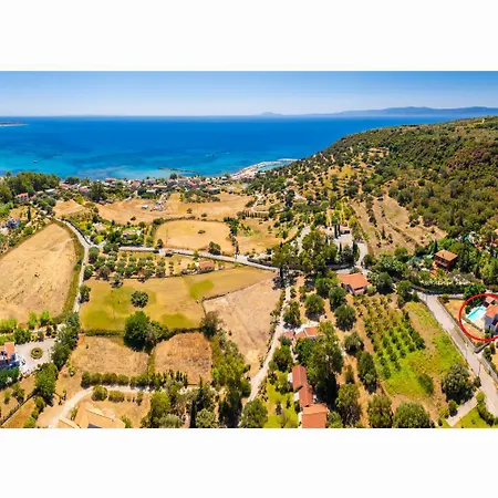 Kostis Villa *